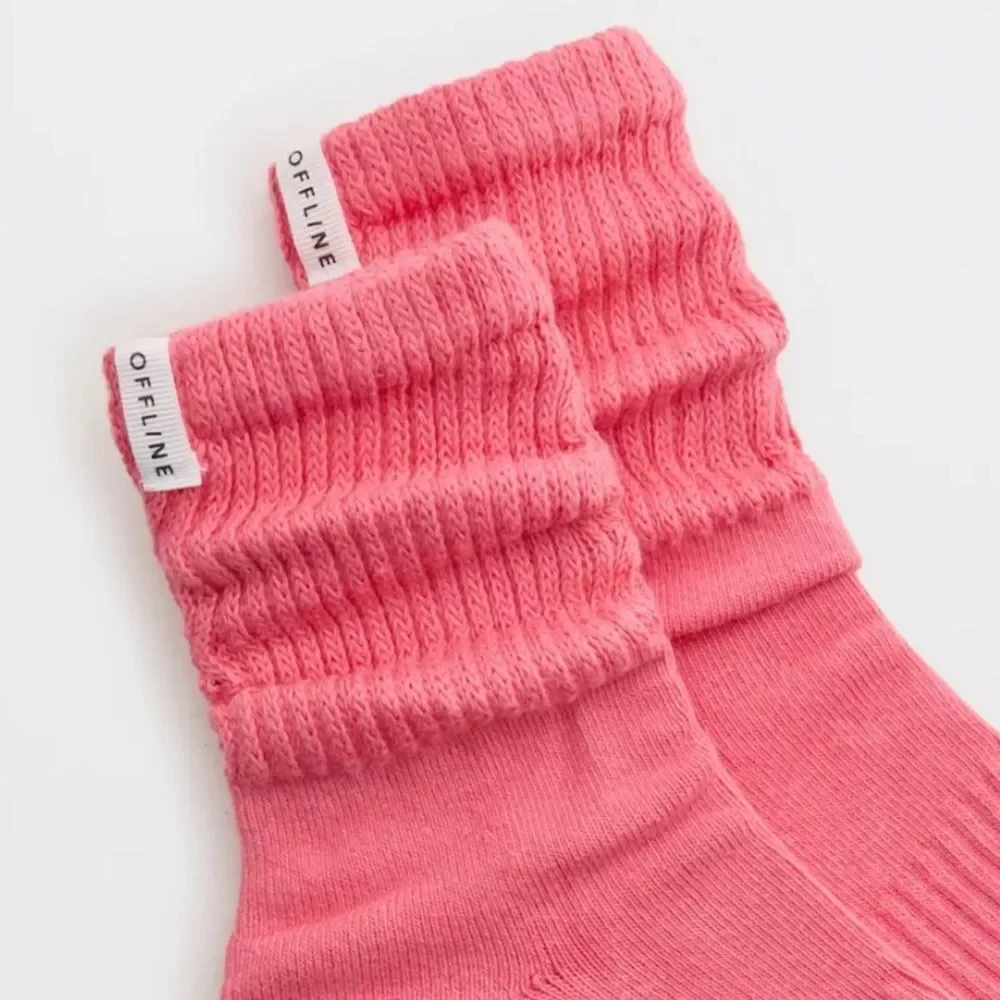OFFLINE Playful Pink Short Scrunch Tab Logo Cotton Socks